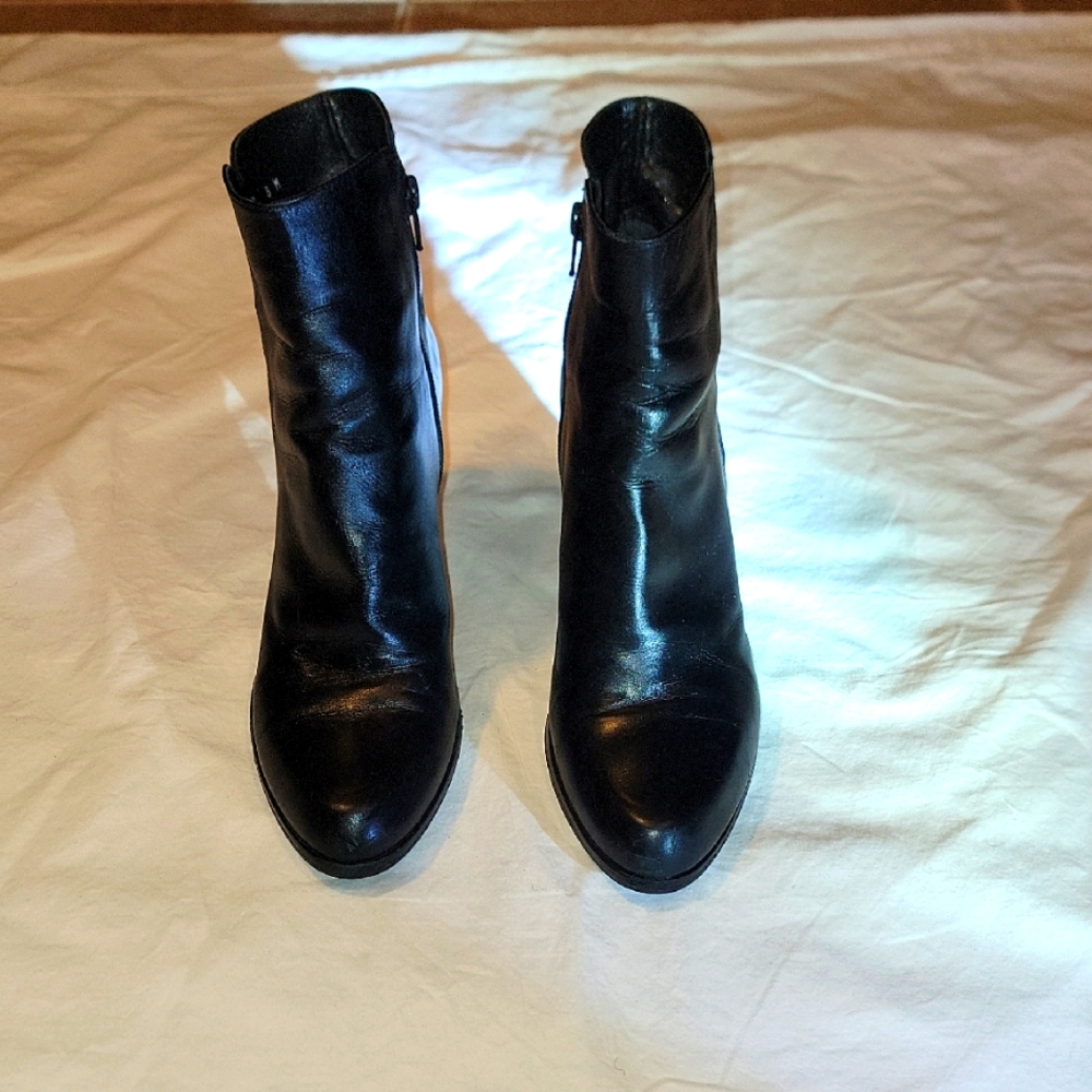 STUART WEITZMAN Women's Black Leather Ankle Boots US Size 8 MEDIUM